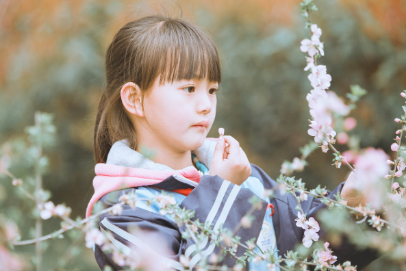 姓李的女孩名字洋气，李姓名字独一无二女特色好听